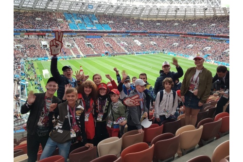 Елена вместе с подопечными фонда на Чемпионате мира по футболу в Москве Елена вместе с подопечными фонда на Чемпионате мира по футболу в Москве