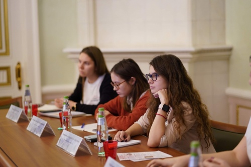 Круглый стол, представители студенческих сообществ Круглый стол, представители студенческих сообществ