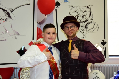 Гриша и Дмитрий Хрусталев на выпускном 2018 года, который прошел в Центре детской гематологии им. Дмитрия Рогачева Гриша и Дмитрий Хрусталев на выпускном 2018 года, который прошел в Центре детской гематологии им. Дмитрия Рогачева