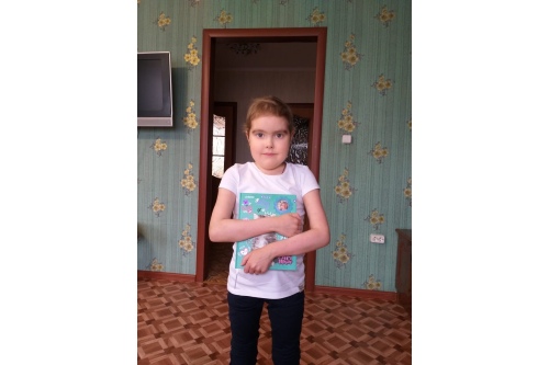 Настя в обнимку с дневником Настя в обнимку с дневником