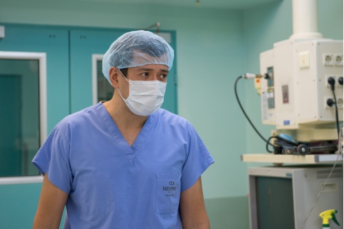 Работа в операционной, по мнению Шавката Кадырова, это именно действенная медицина. 