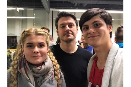 Вова с сестрой Аней и солистом еще одной своей любимой группы «Biting Elbows» Ильей Найшуллером Вова с сестрой Аней и солистом еще одной своей любимой группы «Biting Elbows» Ильей Найшуллером