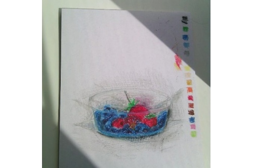 «Мне нельзя есть свежие ягоды, поэтому я их нарисовала», — так подписала в соцсетях этот рисунок Настя