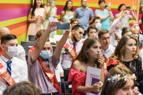 Выпускники-2019 в Центре гематологии им. Дмитрия Рогачева на выпускном балу Выпускники-2019 в Центре гематологии им. Дмитрия Рогачева на выпускном балу