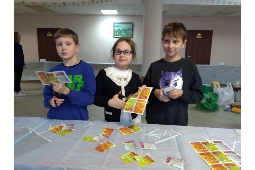 Коля, Настя и Федя готовятся к ярмарке Коля, Настя и Федя готовятся к ярмарке