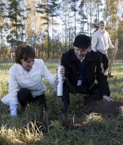 chulpan_zakladyvaet_kapsulu_l.jpg chulpan_zakladyvaet_kapsulu_l.jpg