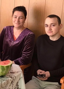 Анзор с мамой Маликой Анзор с мамой Маликой