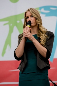 Выступает Елена Дементьева Выступает Елена Дементьева